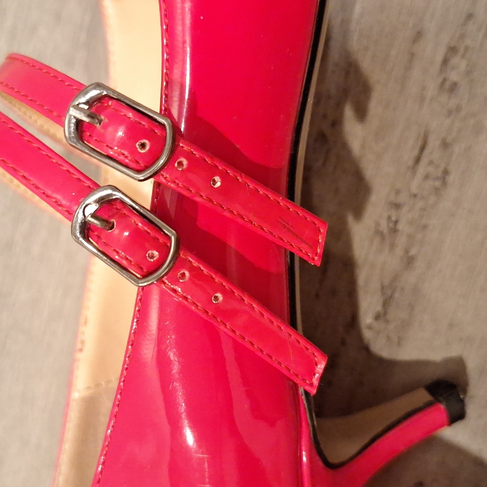 Elegant Red Patent Leather Women's Shoes - Picture 7 of 9